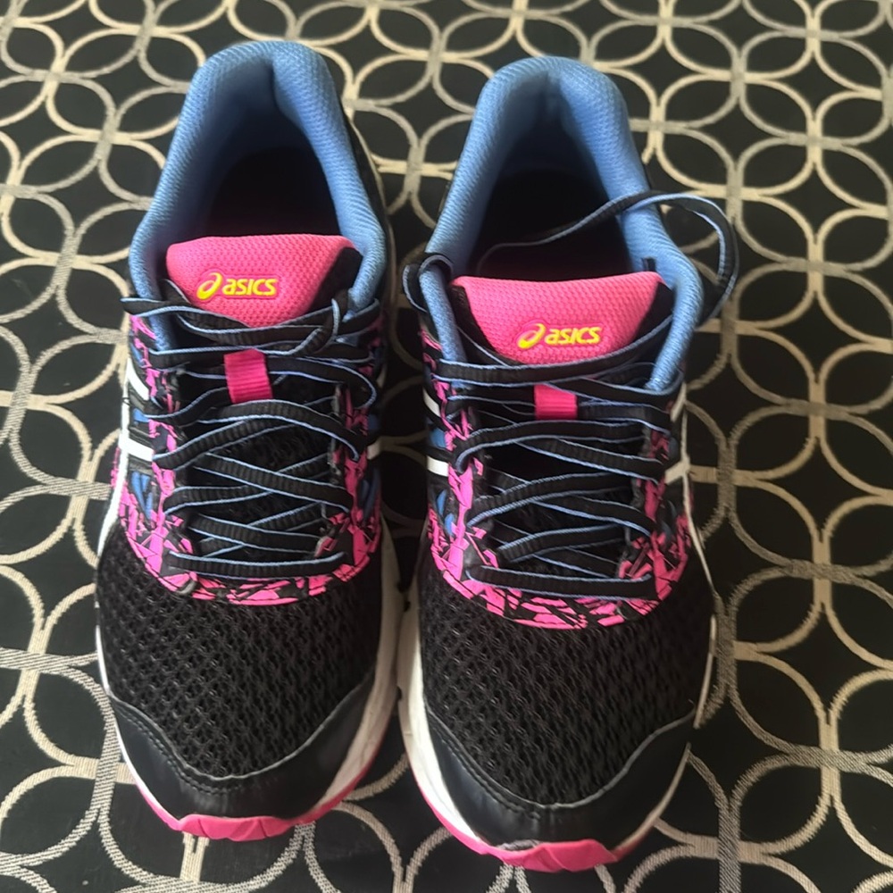Asics running shoe. Gel sole. Size 6.5